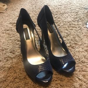Blue pumps